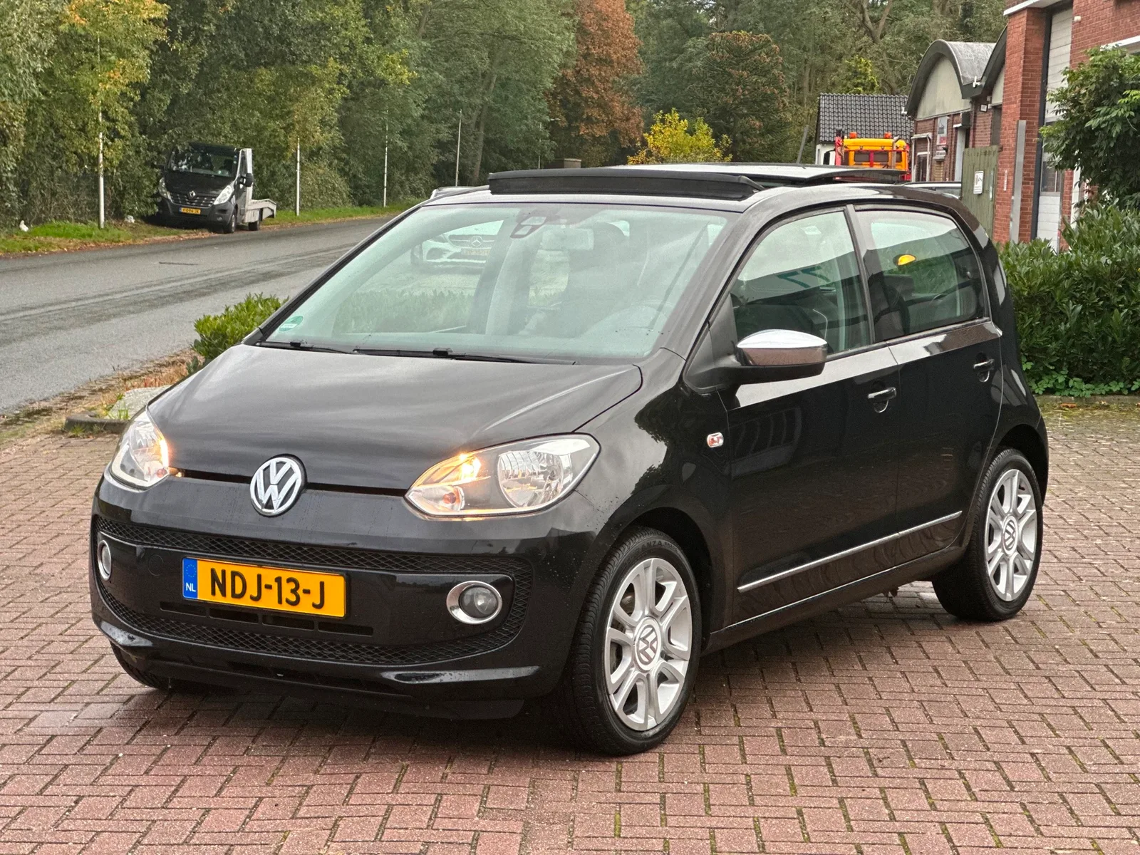 Volkswagen Up! (2014) — foto 1