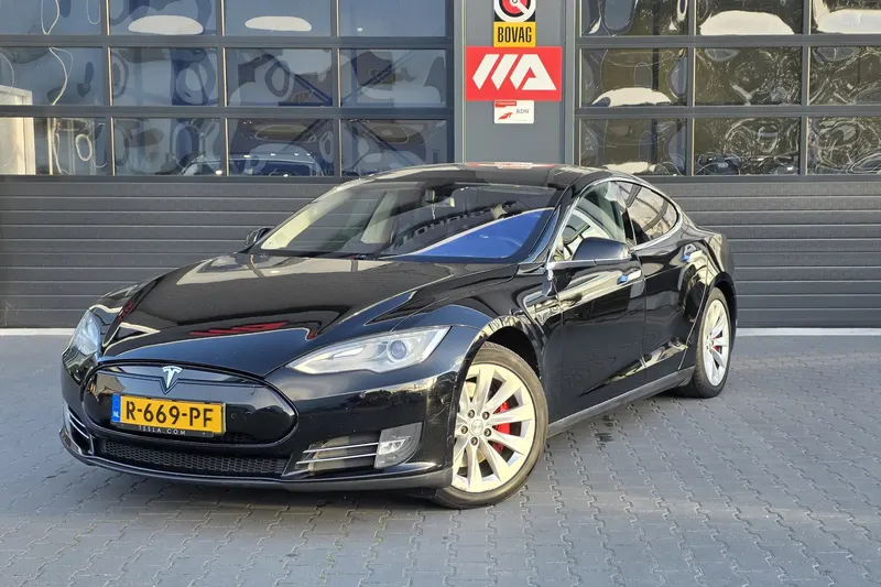 Tesla Model S (2013)