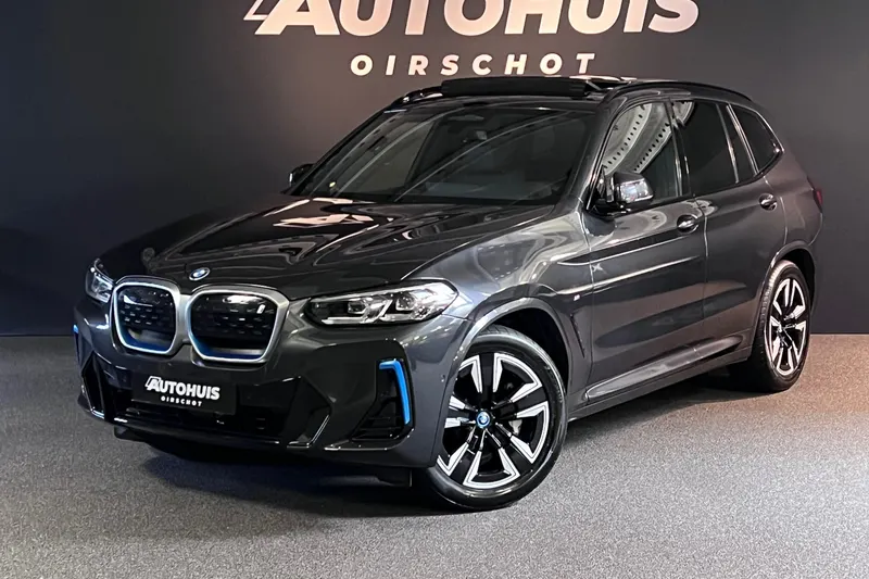 BMW iX3 (2023)