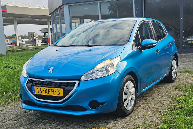 Peugeot 208 (2012)