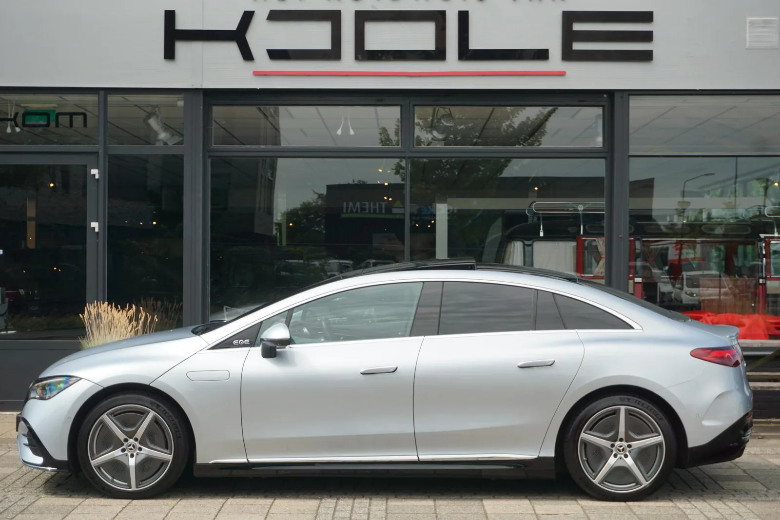 Mercedes-Benz EQE (2022) — foto 1