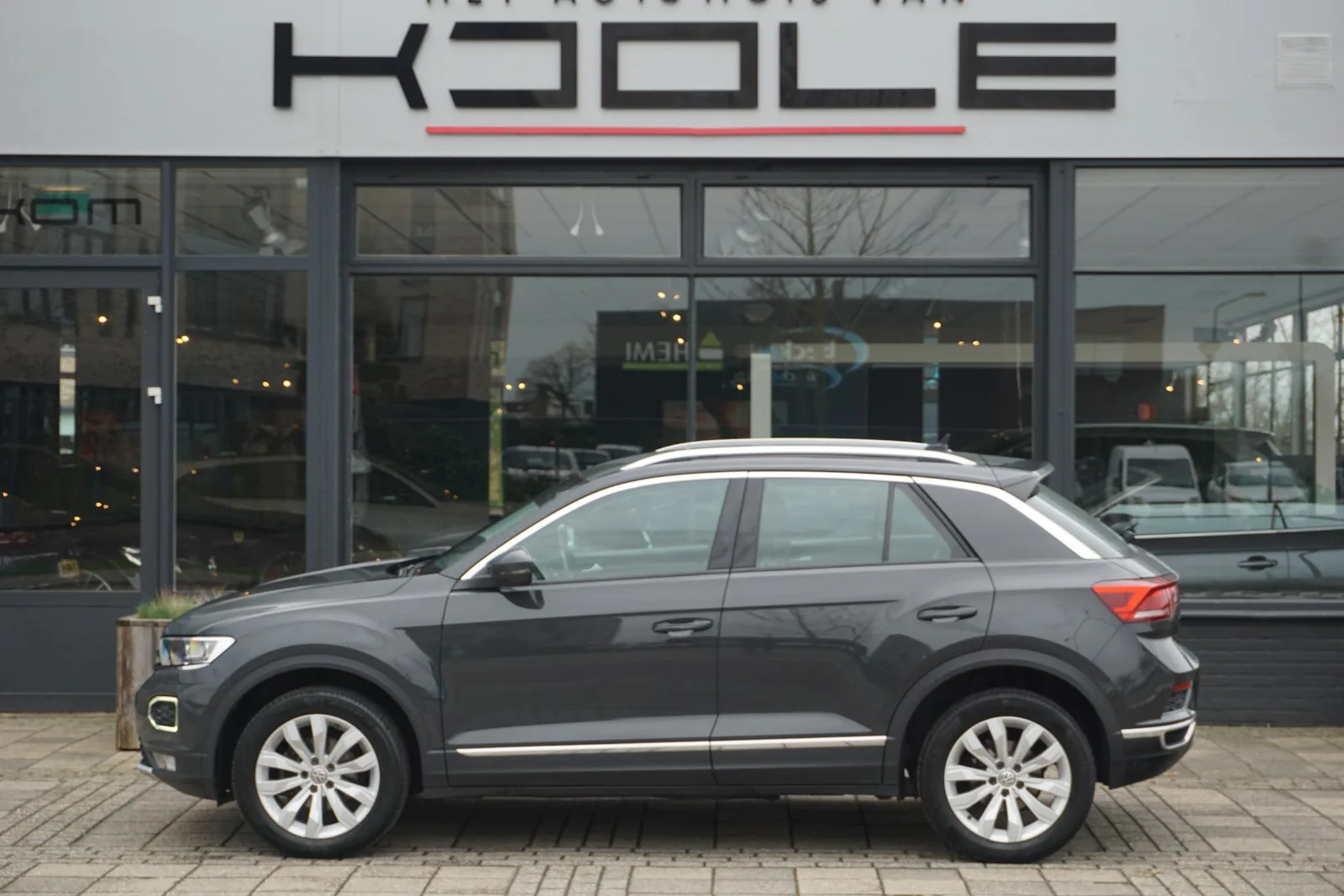 Volkswagen T-Roc (2020) — foto 1