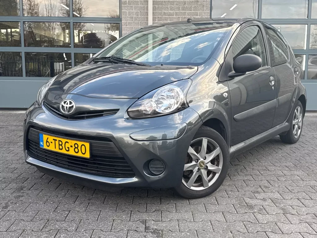 Toyota Aygo (2014) — foto 1