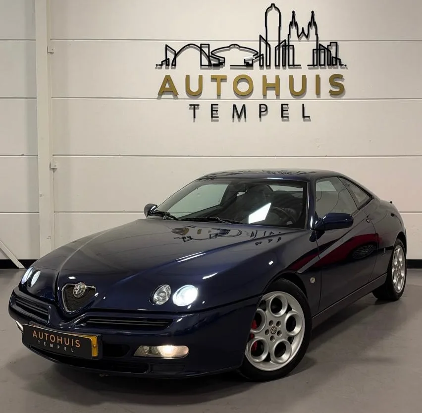 Alfa Romeo GTV (2001) — foto 1