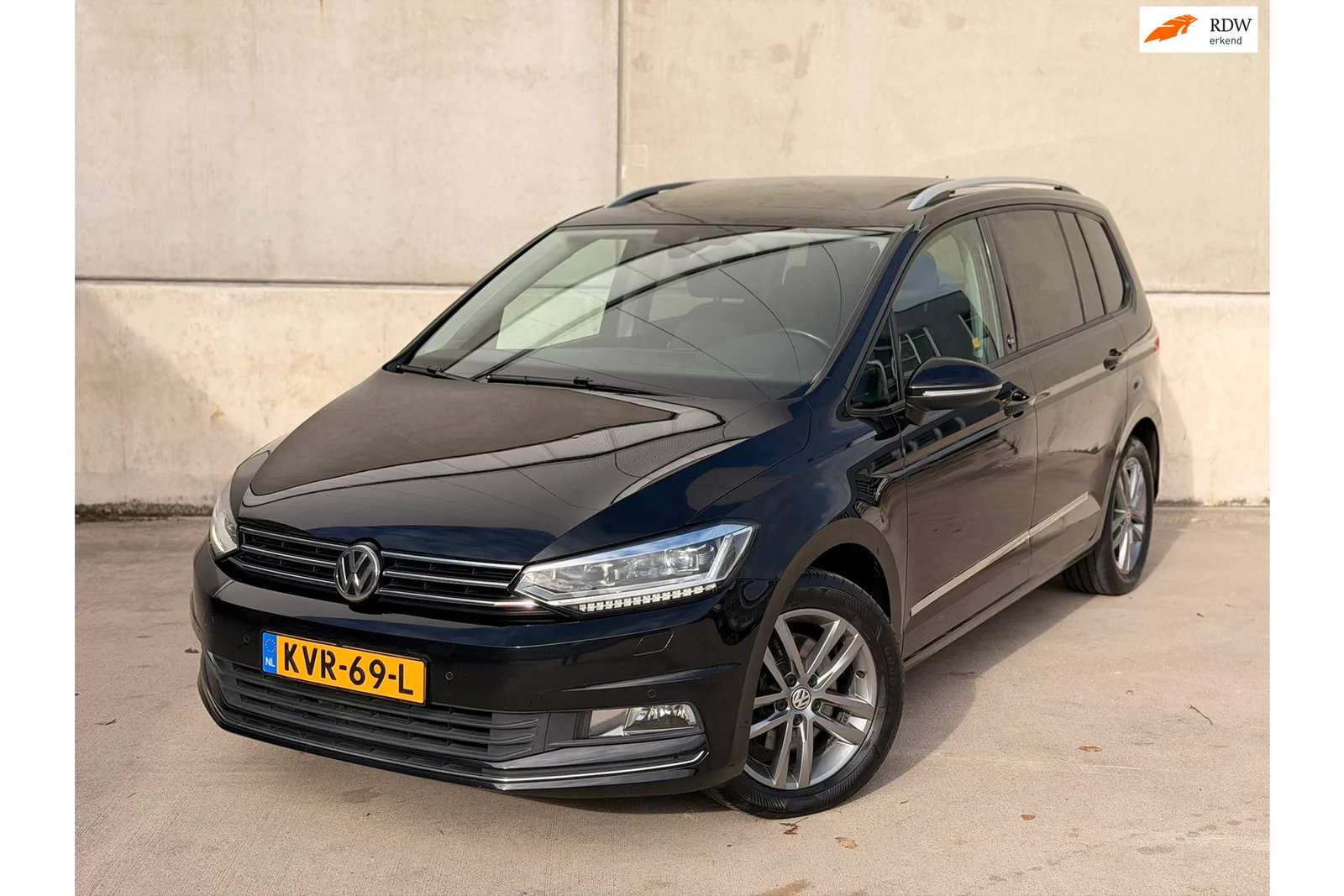 Volkswagen Touran (2017) — foto 1