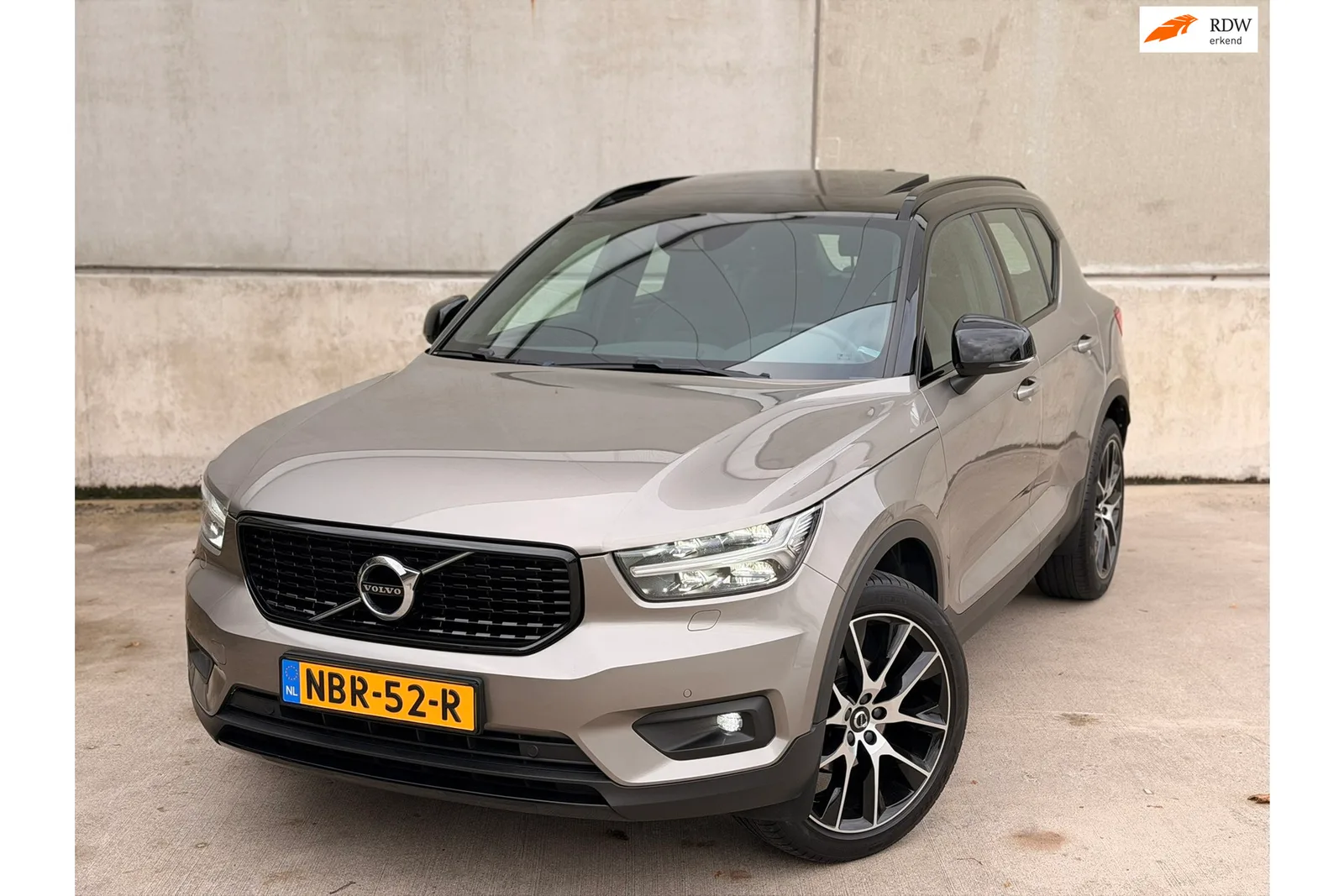 Volvo XC40 (2022) — foto 1