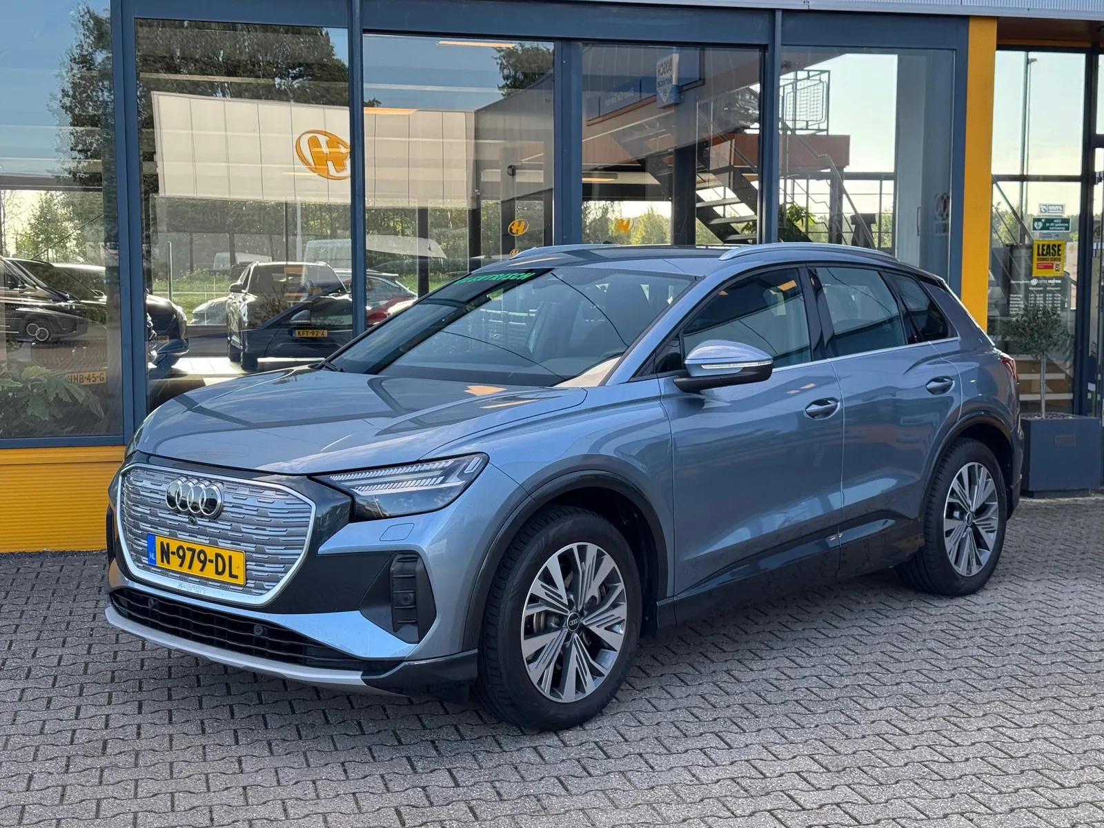 Audi Q4 e-tron (2021) — foto 1