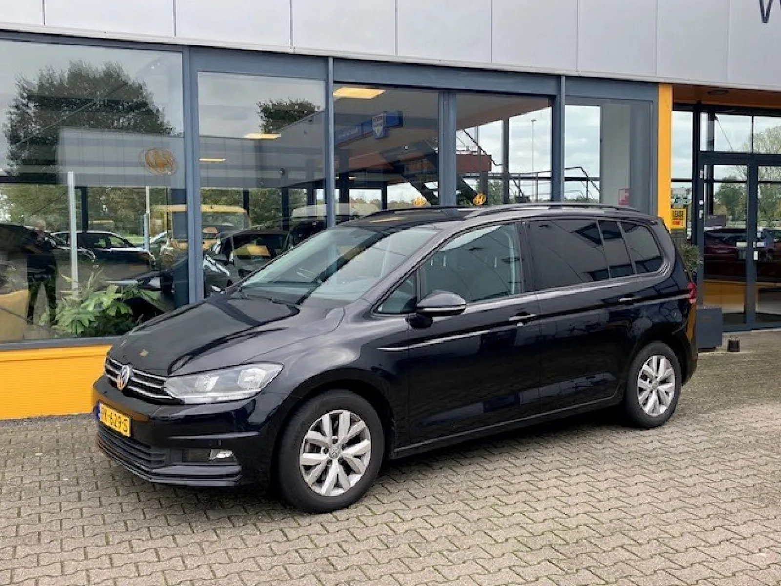 Volkswagen Touran (2017) — foto 1