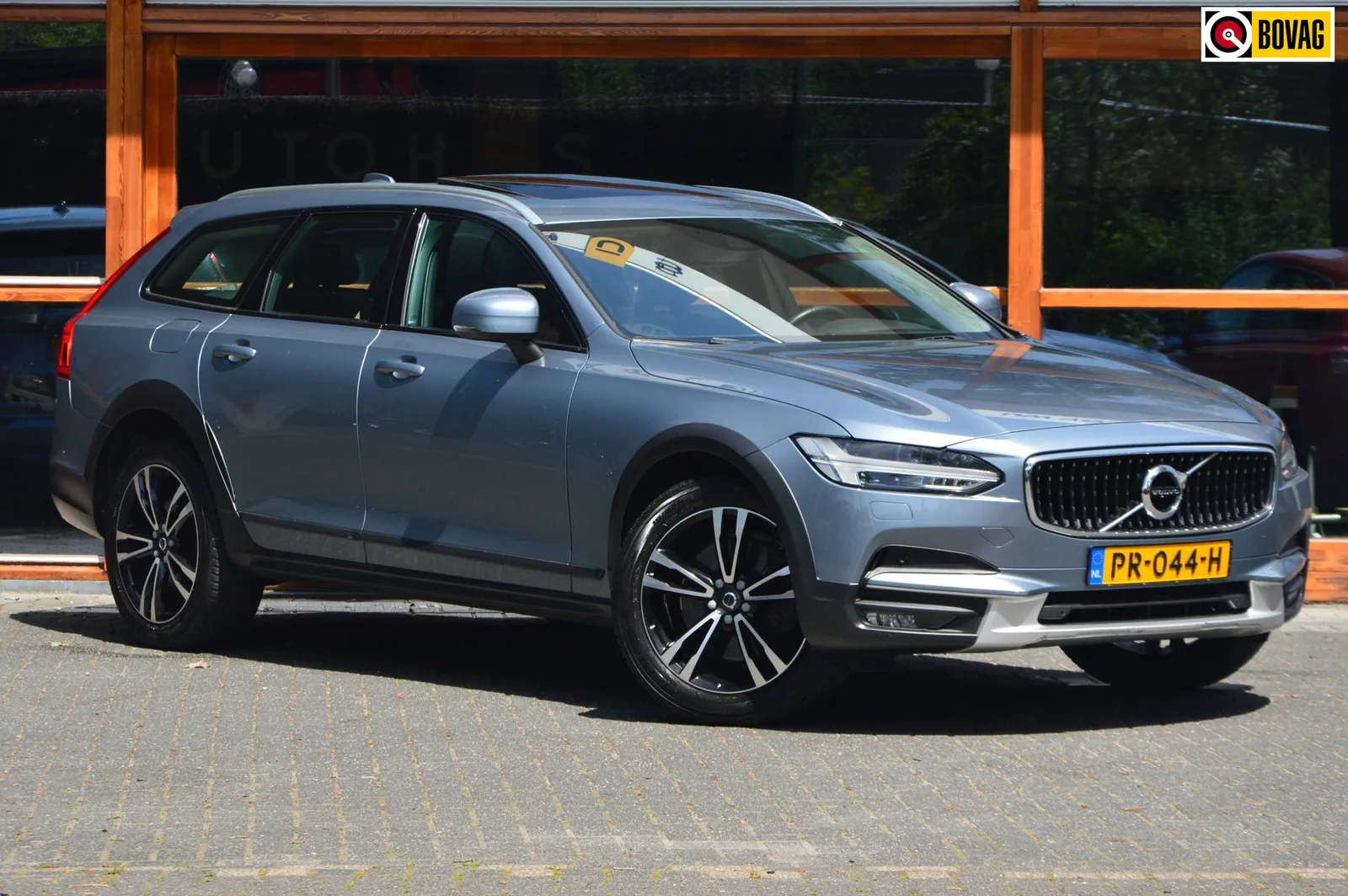 Volvo V90 Cross Country (2017) — foto 1