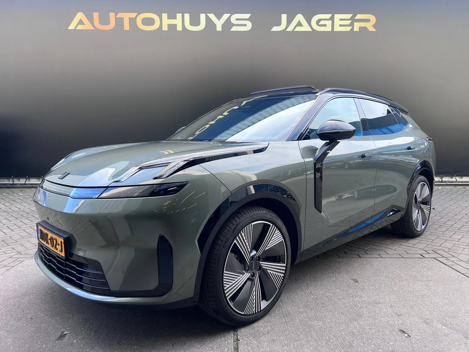 Lynk & Co 08 (2025) — foto 1