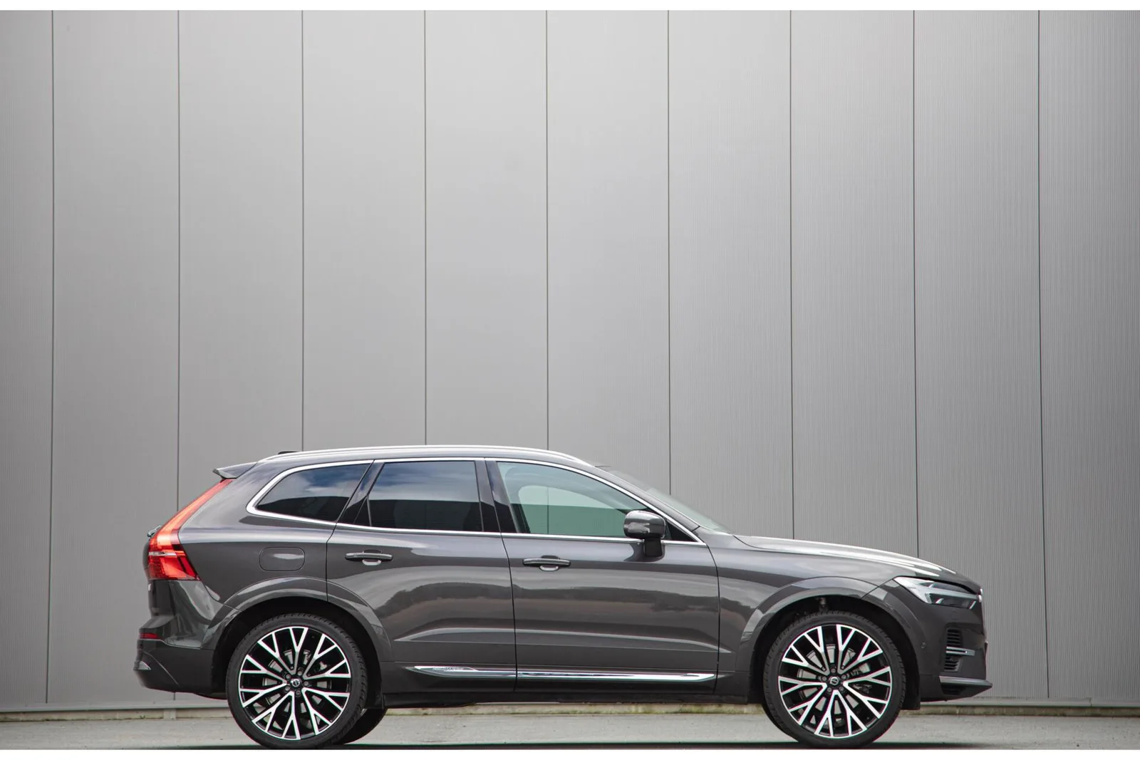 Volvo XC60 (2022) — foto 1