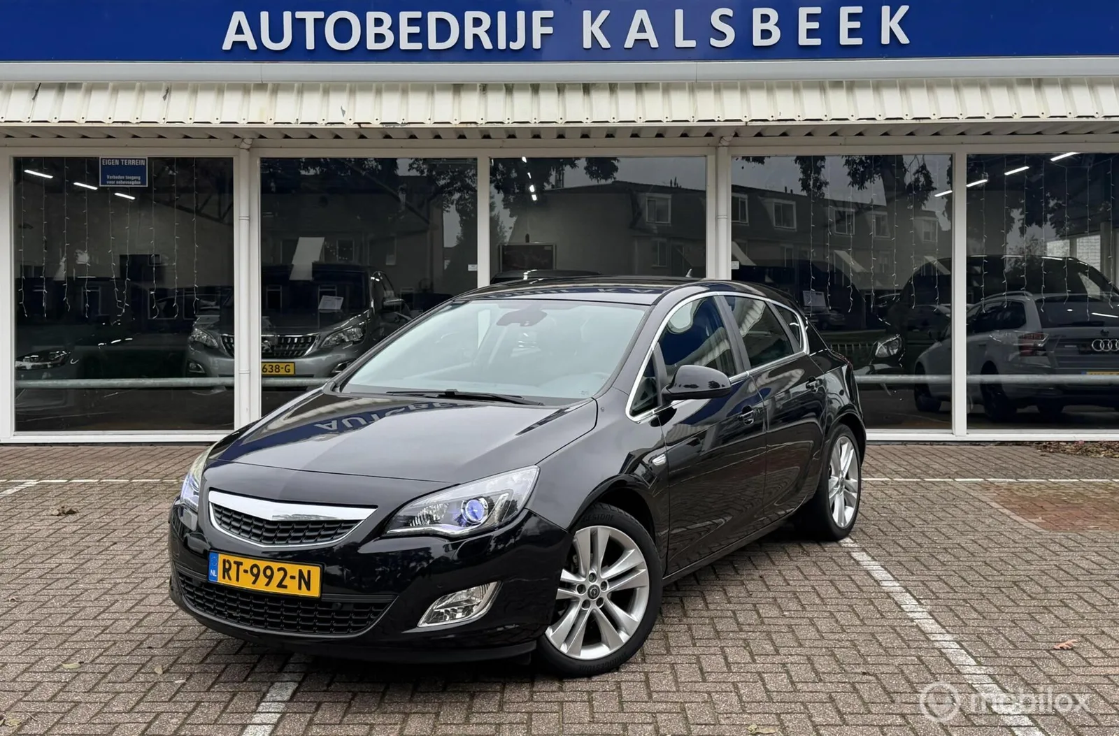 Opel Astra (2010) — foto 1