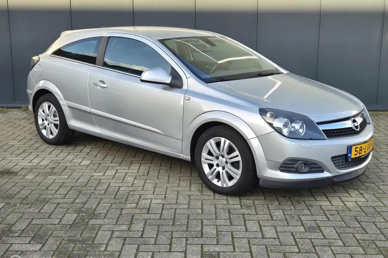 Opel Astra (2010)