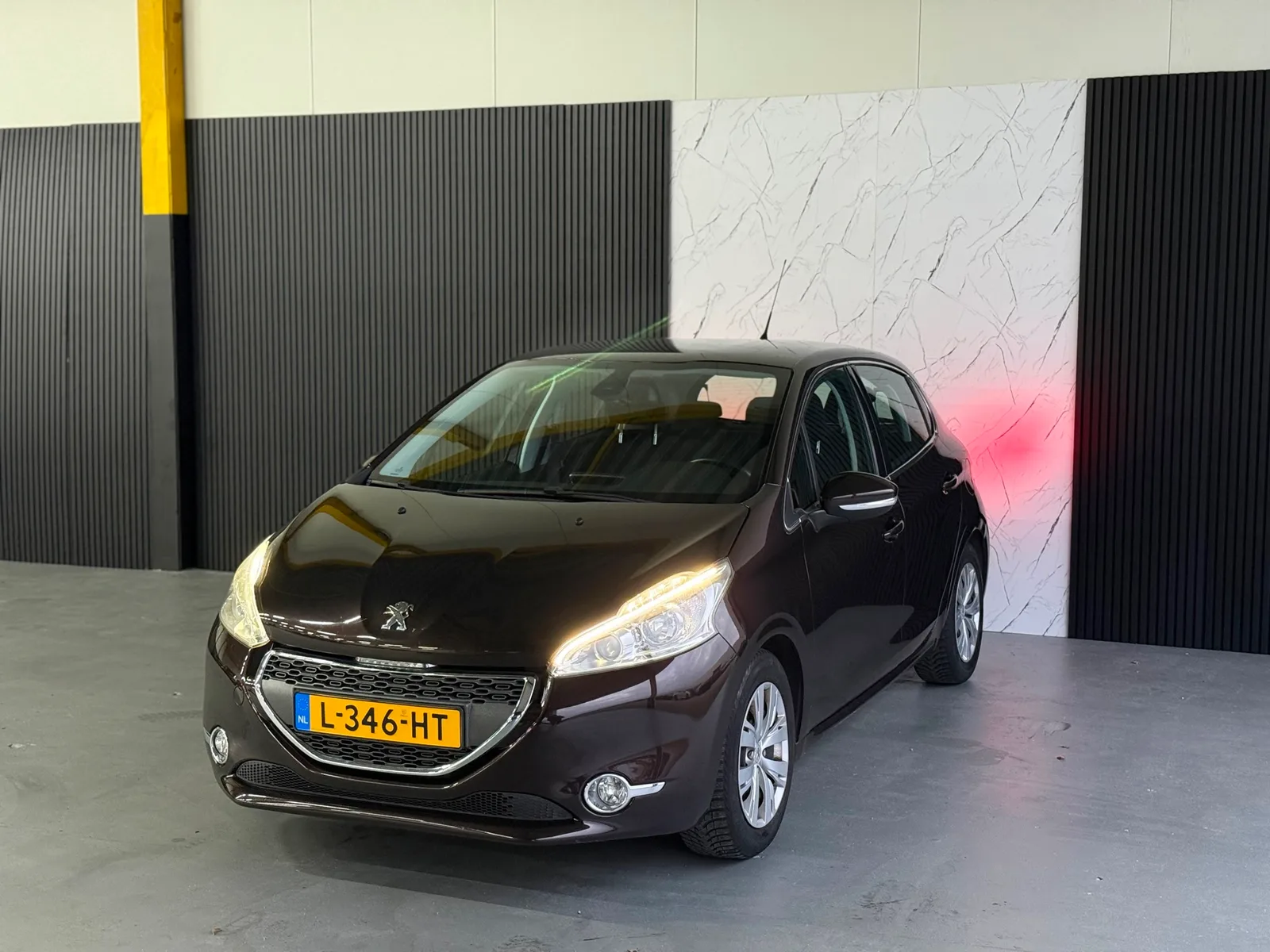 Peugeot 208 (2013) — foto 1