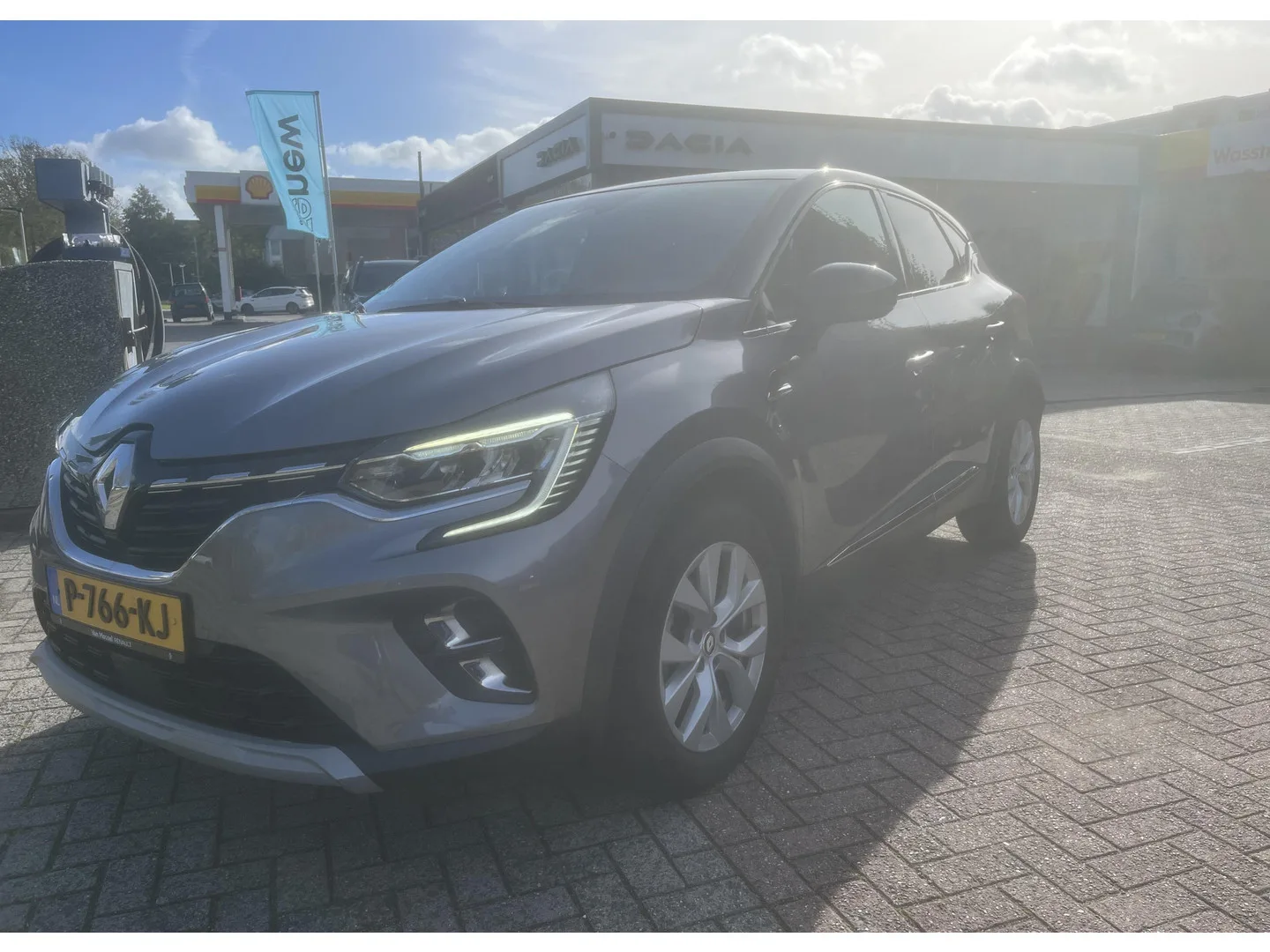 Renault Captur (2022) — foto 1