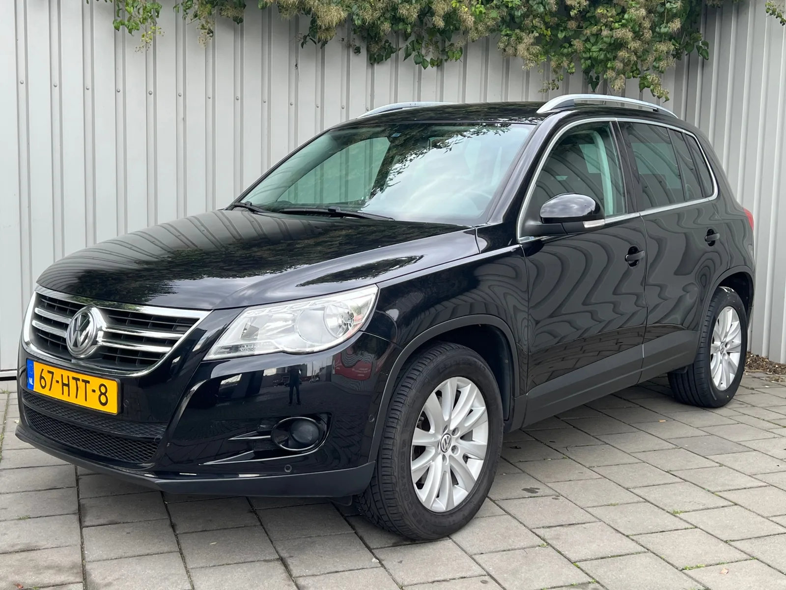 Volkswagen Tiguan (2009) — foto 1