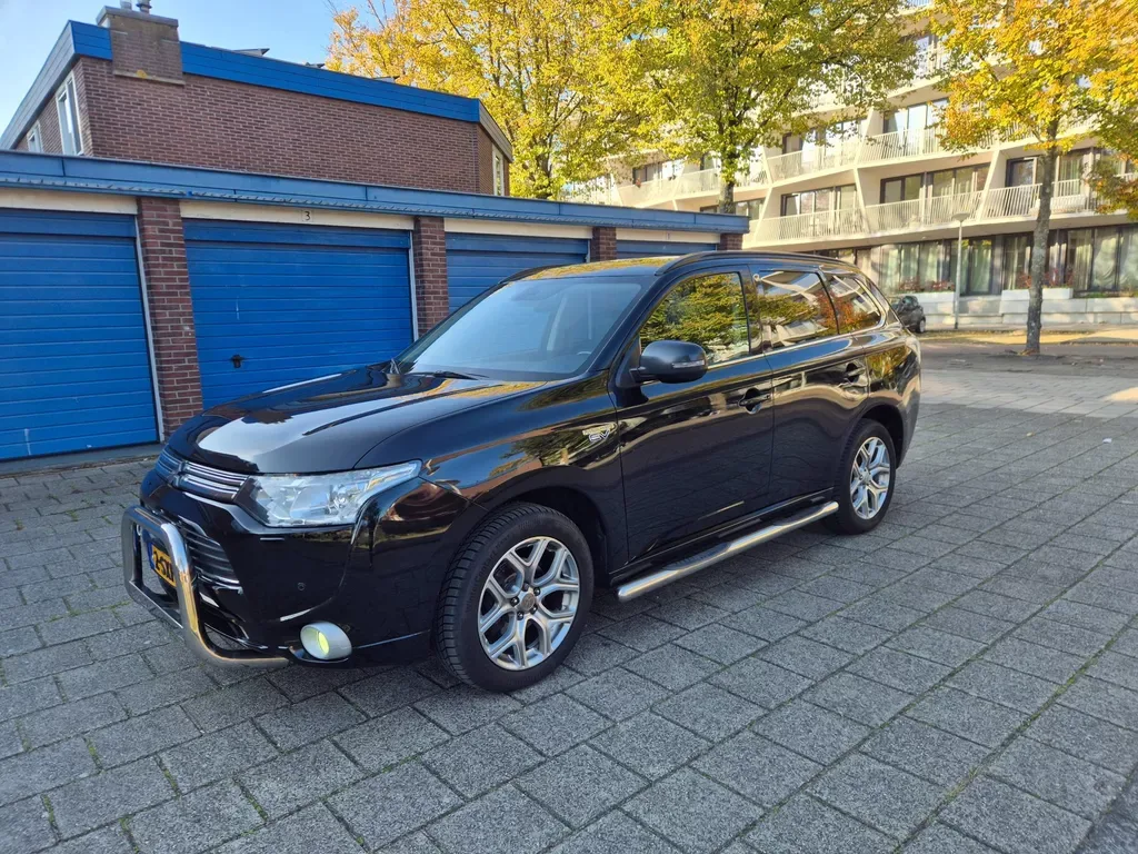 Mitsubishi Outlander (2013) — foto 1