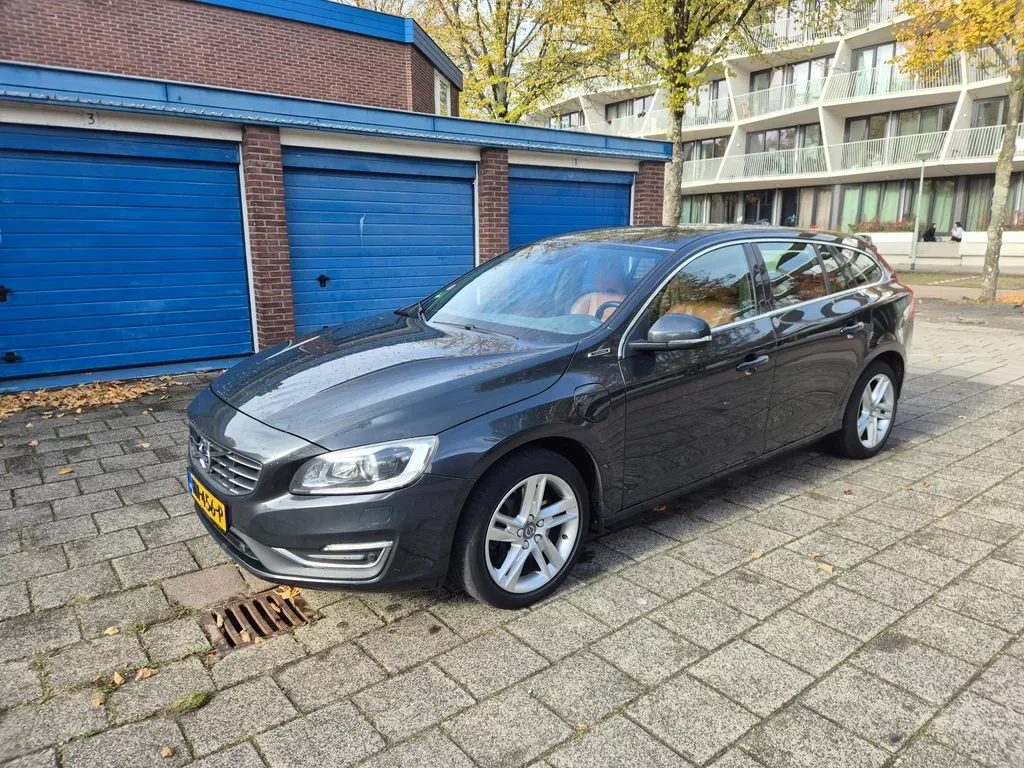 Volvo V60 (2015) — foto 1