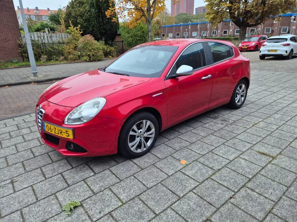 Alfa Romeo Giulietta (2012) — foto 1