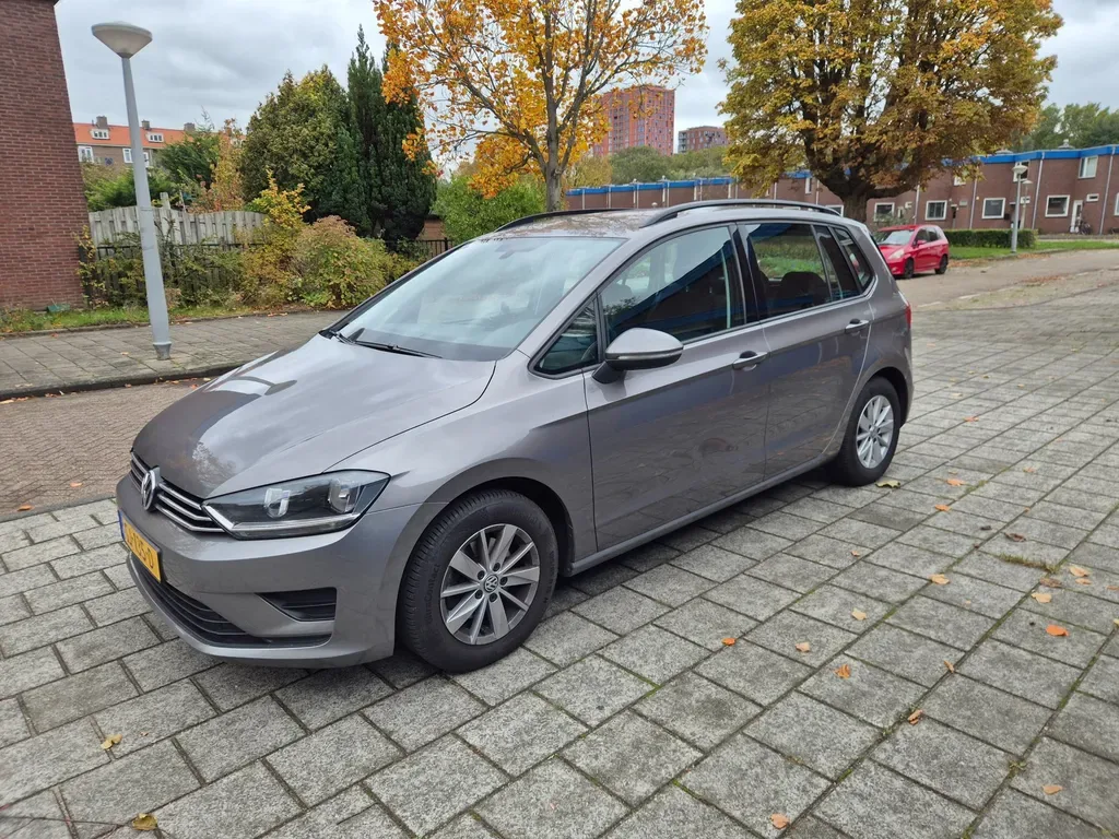 Volkswagen Golf Sportsvan (2015) — foto 1