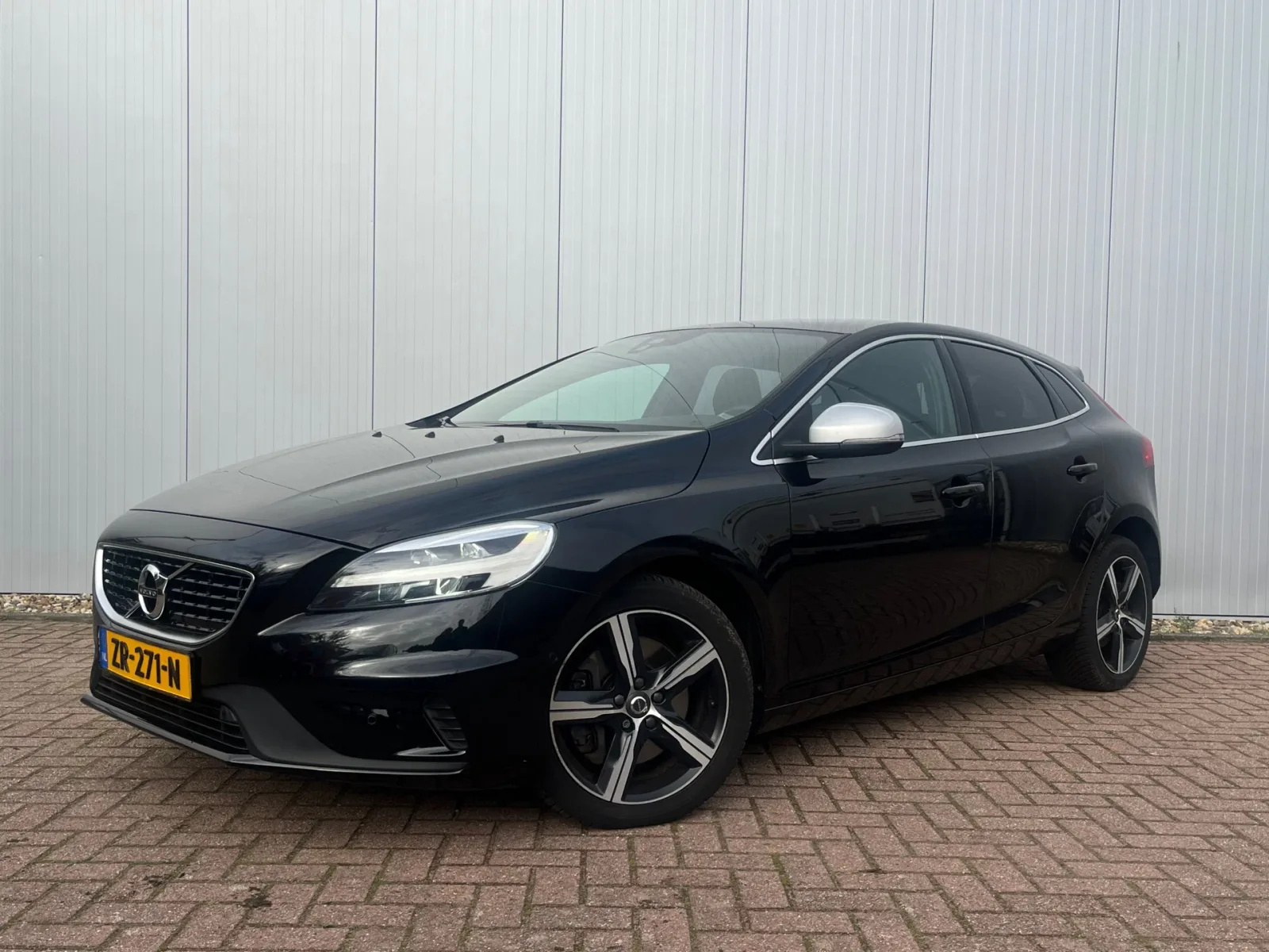 Volvo V40 (2019) — foto 1