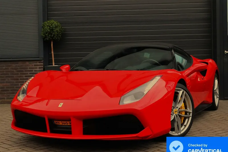 Ferrari 488 (2016)