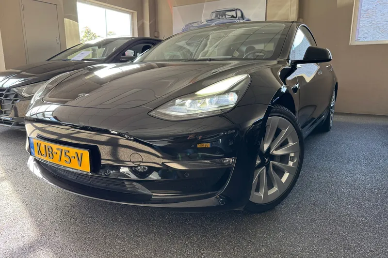 Tesla Model 3 (2022)