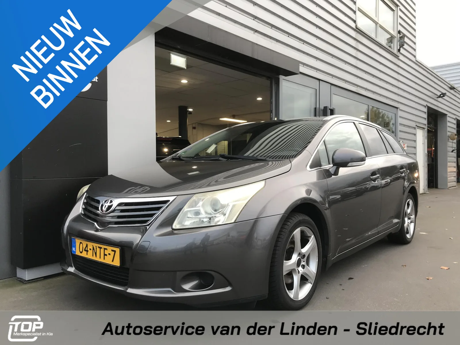Toyota Avensis (2011) — foto 1
