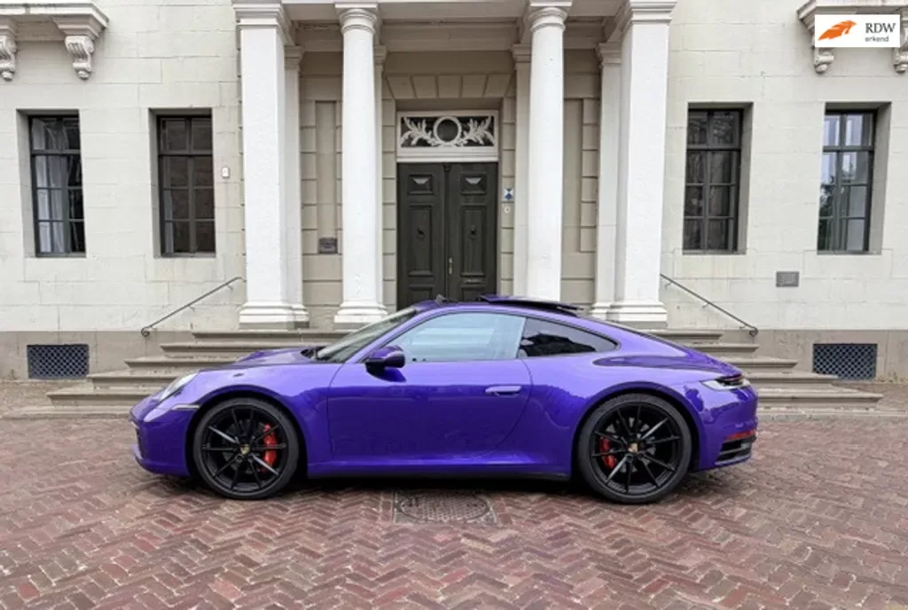 Porsche 911 (2021) — foto 1