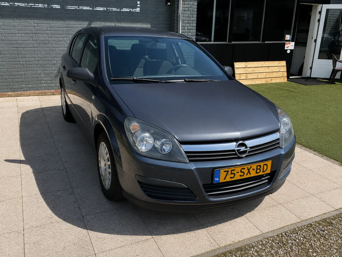 Opel Astra (2006) — foto 1