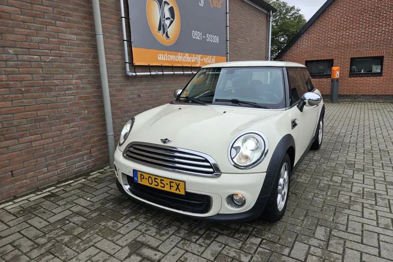 MINI One (2011)