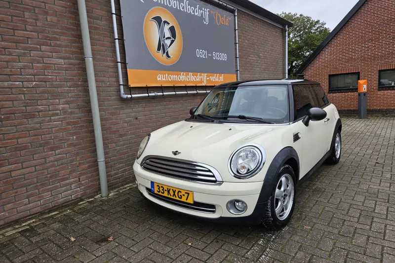 MINI One (2010)