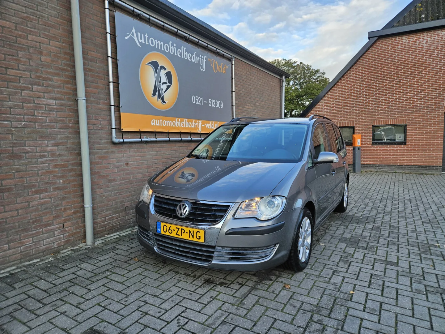 Volkswagen Touran (2008) — foto 1