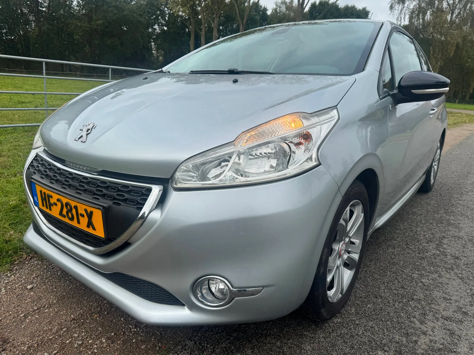 Peugeot 208 (2013) — foto 1