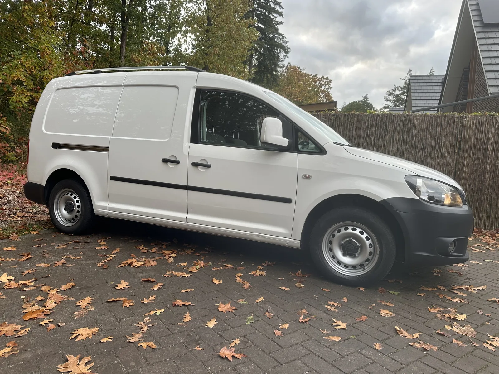 Volkswagen Caddy (2011) — foto 1