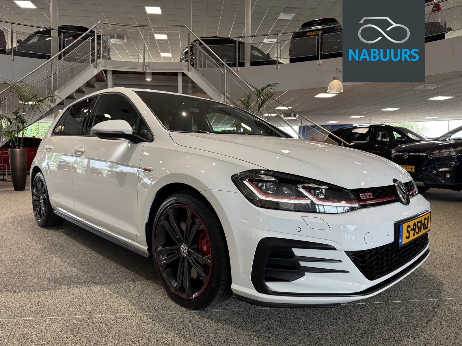 Volkswagen Golf (2019) — foto 1