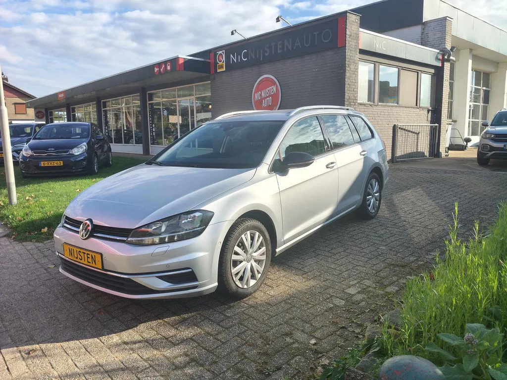 Volkswagen Golf (2019) — foto 1