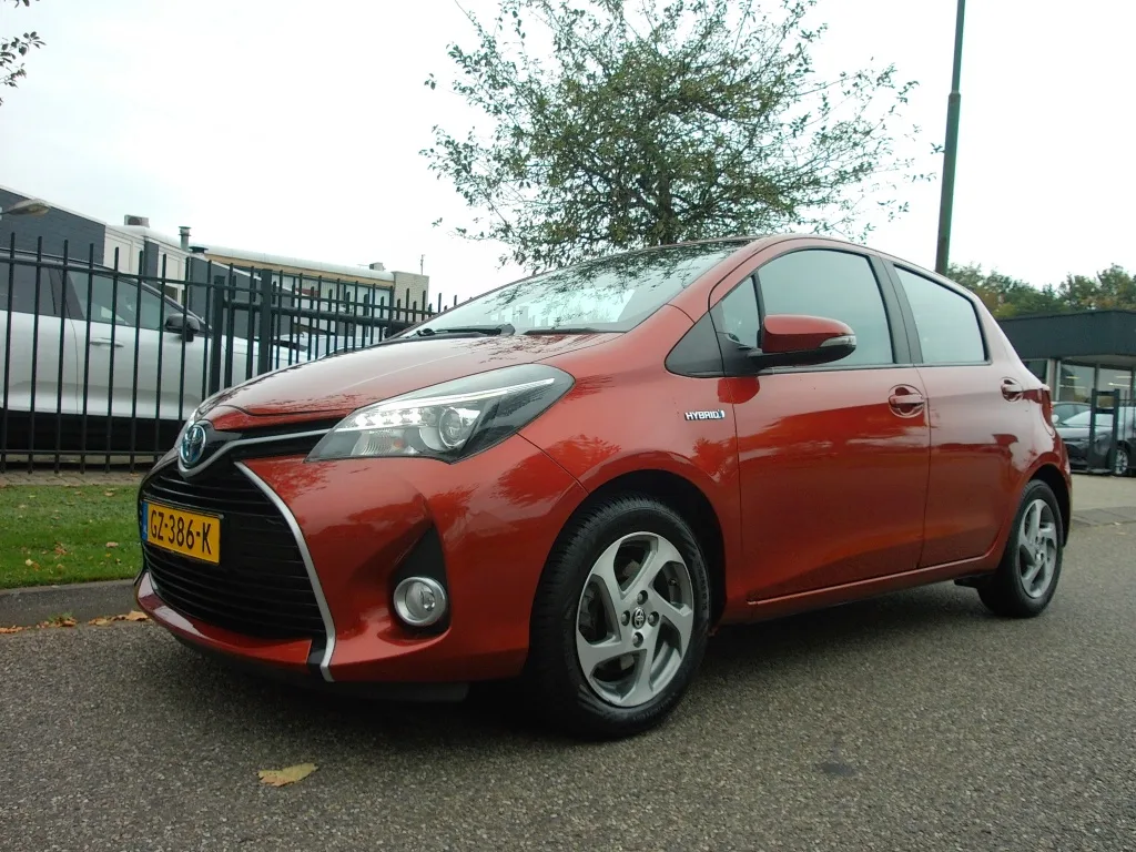 Toyota Yaris (2015) — foto 1
