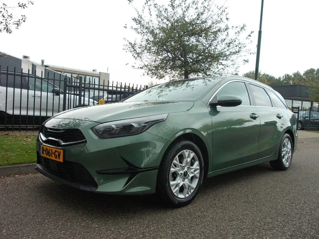 Kia Ceed (2022) — foto 1