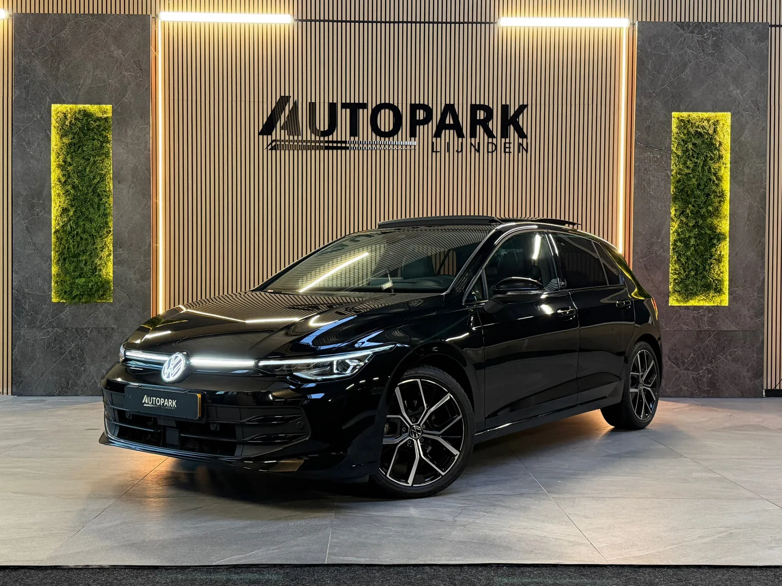 Volkswagen Golf (2024) — foto 1