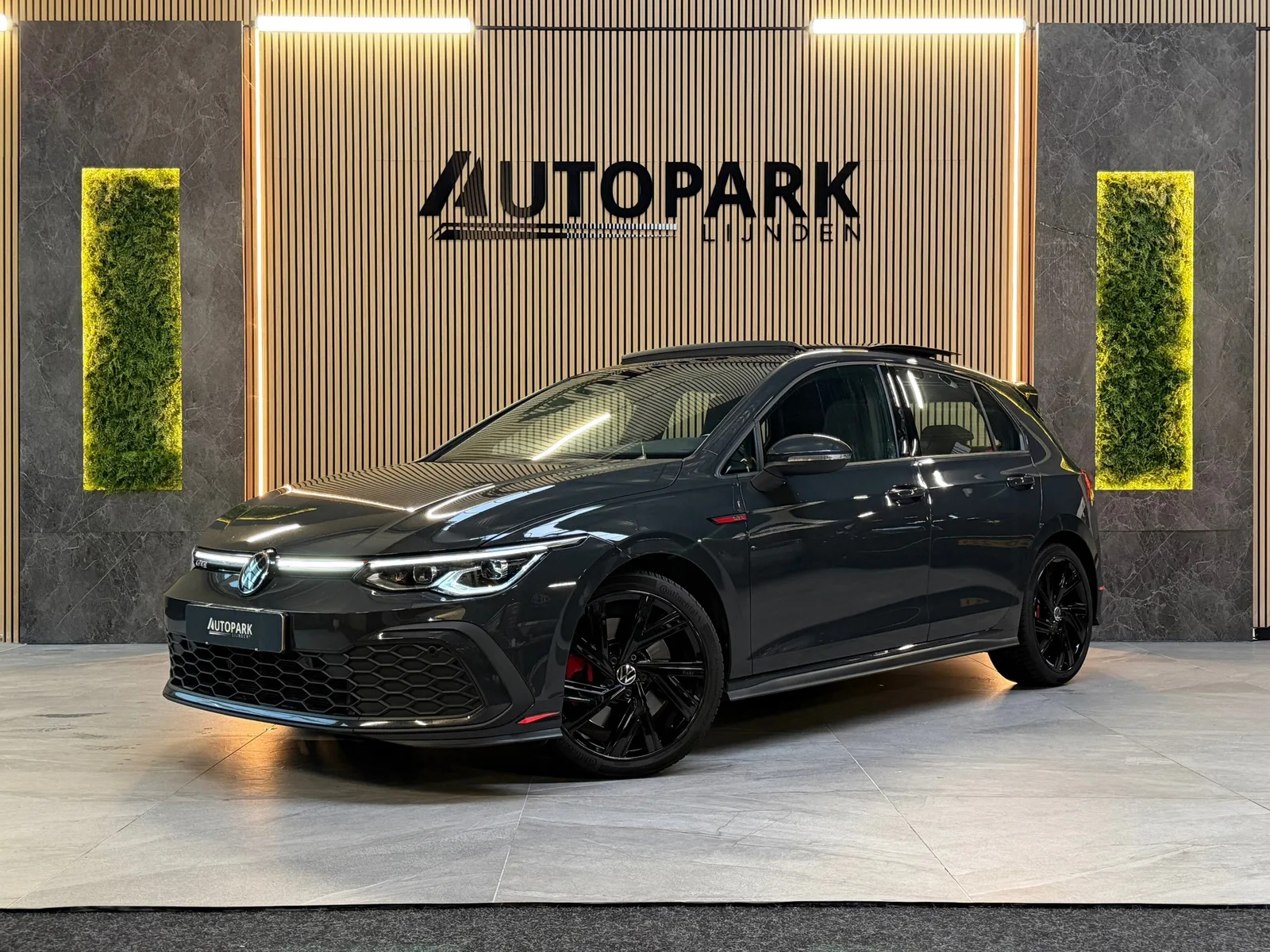Volkswagen Golf (2022) — foto 1