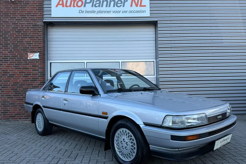 Toyota Camry (1987)