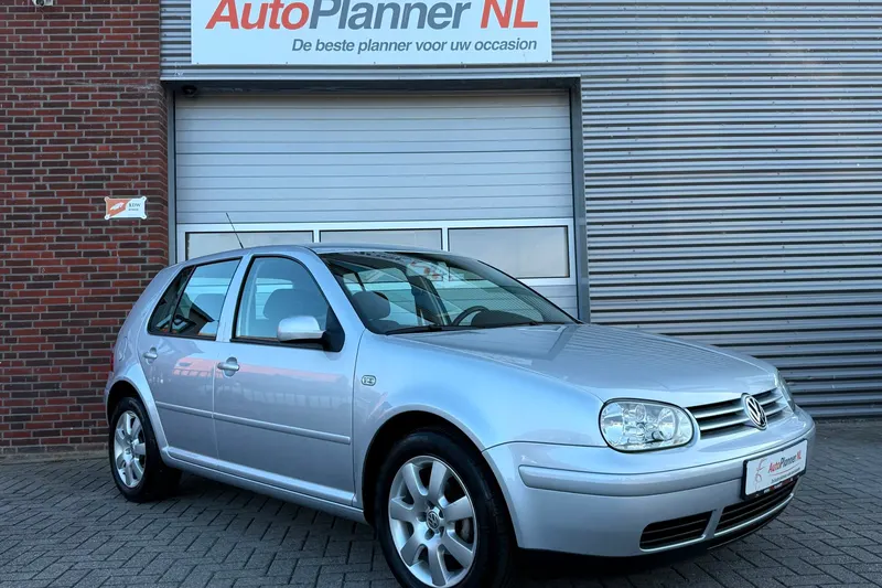 Volkswagen Golf (2003)