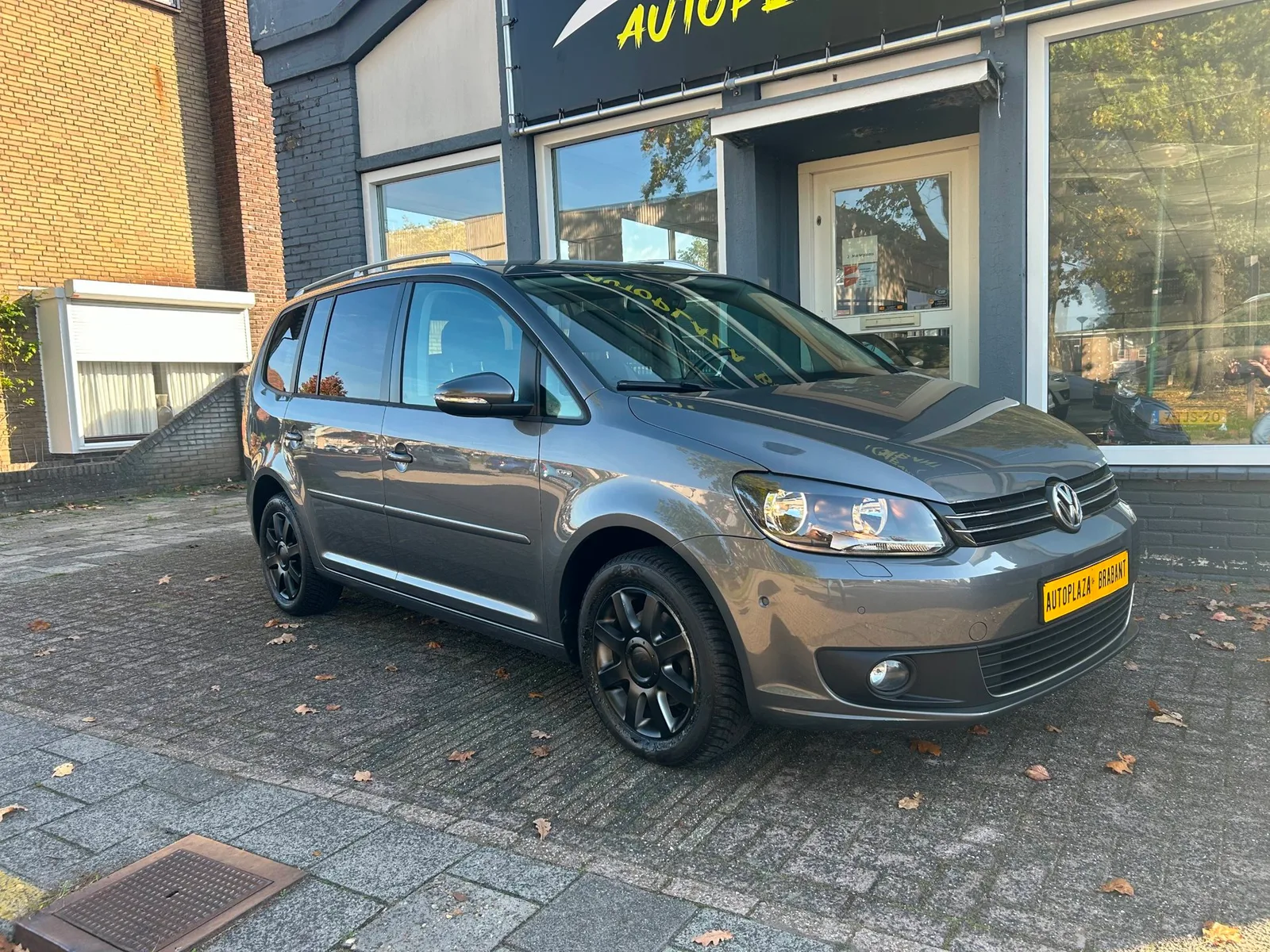 Volkswagen Touran (2014) — foto 1