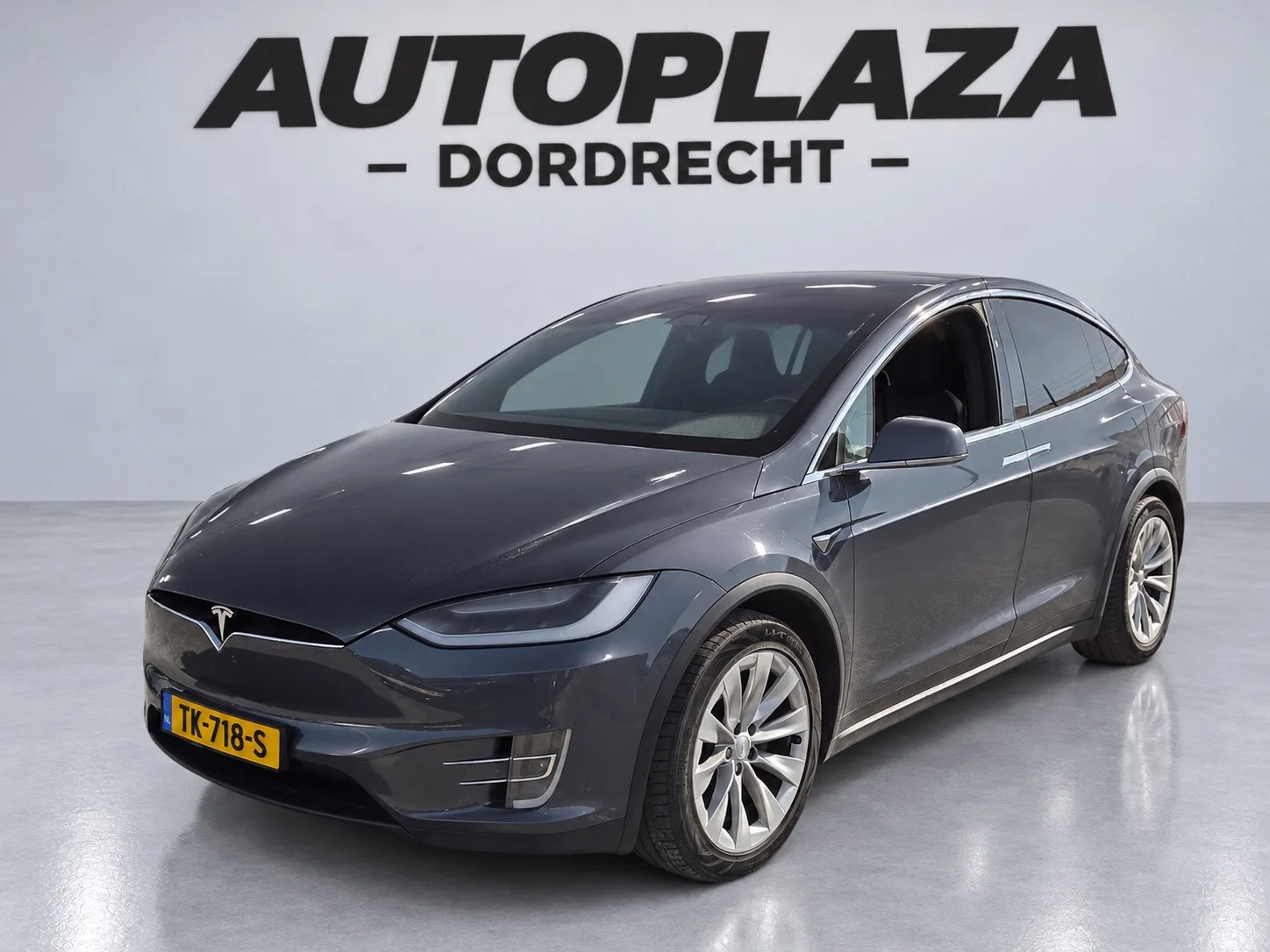 Tesla Model X (2018) — foto 1