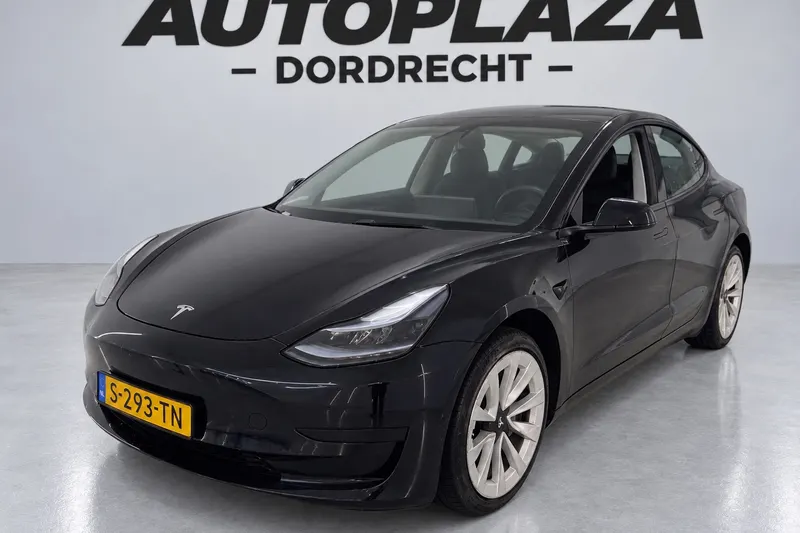 Tesla Model 3 (2023)