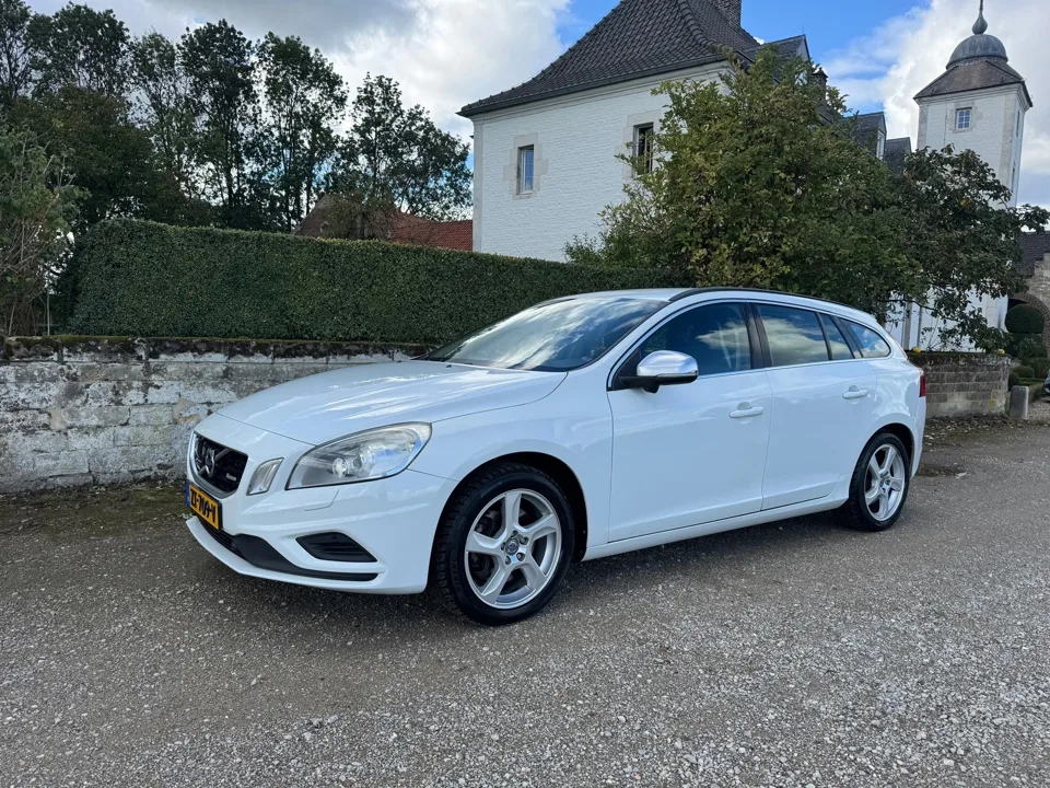 Volvo V60 (2011) — foto 1