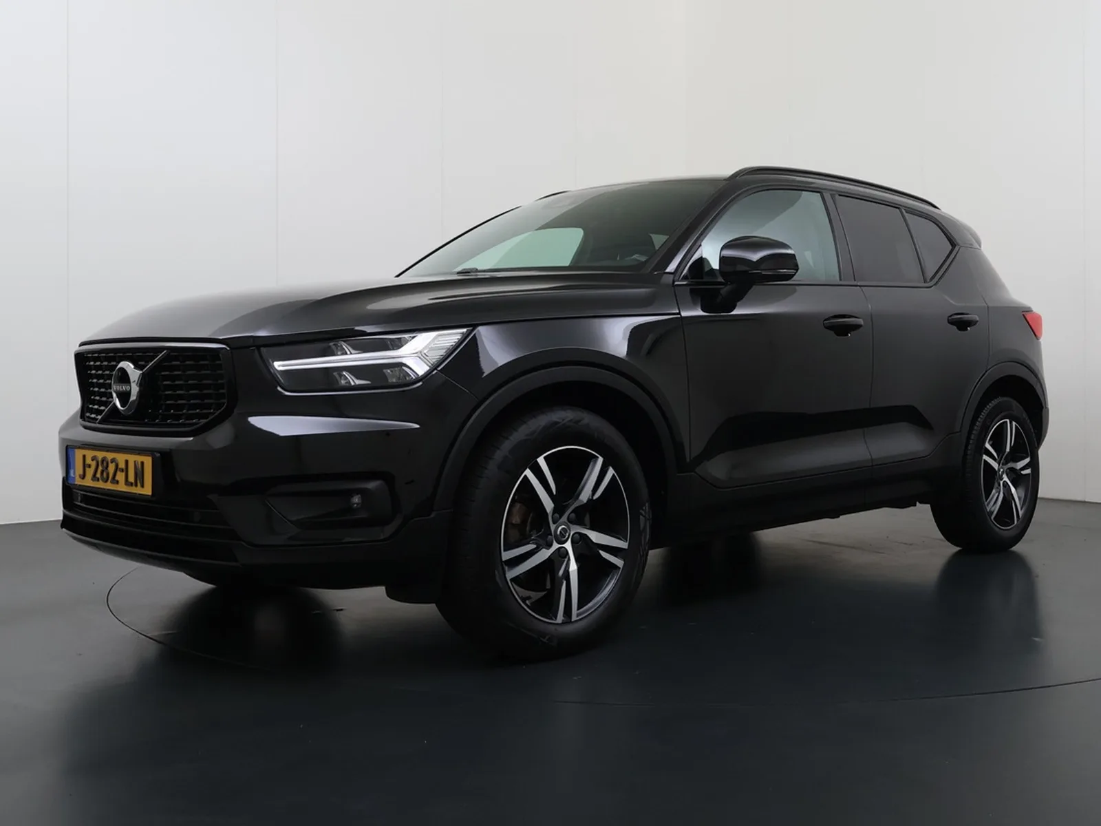 Volvo XC40 (2018) — foto 1