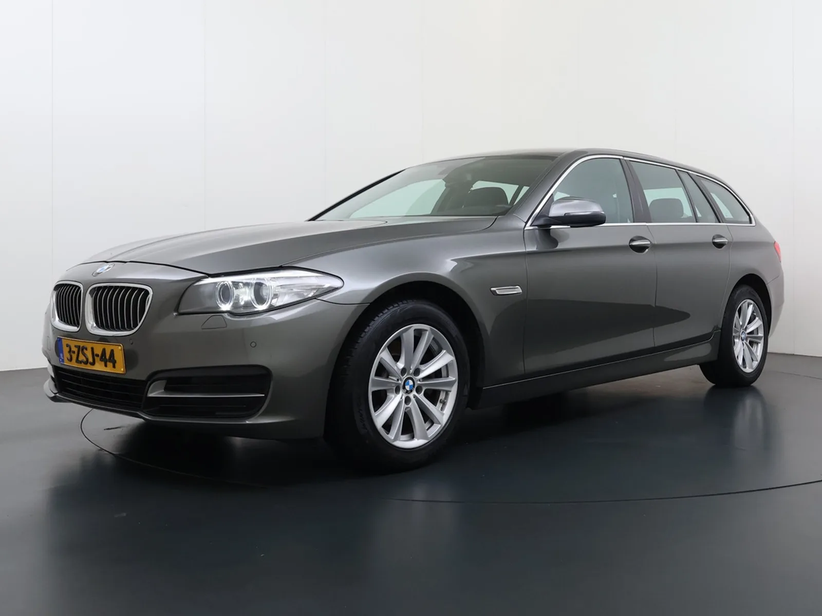 BMW 5-Serie (2015) — foto 1