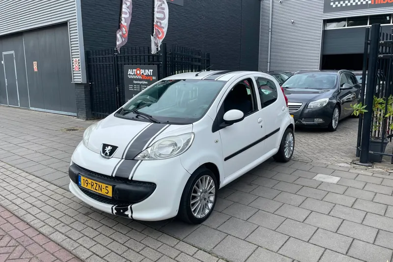 Peugeot 107 (2008)